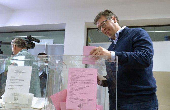 Vučić glasao: Očekujem dobar odziv