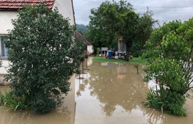 Zapadna Srbija poplavljena: Ljudi evakuisani, velika materijalna šteta, vanredna situacija(VIDEO)
