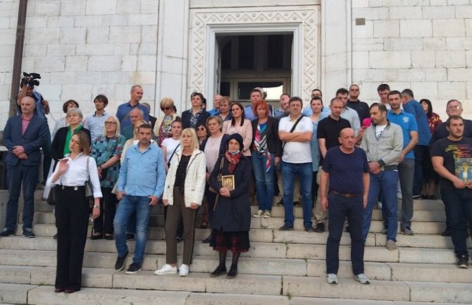 Spisku ljekara koji su podržali litije u Nikšiću se pridružilo još 15 kolega
