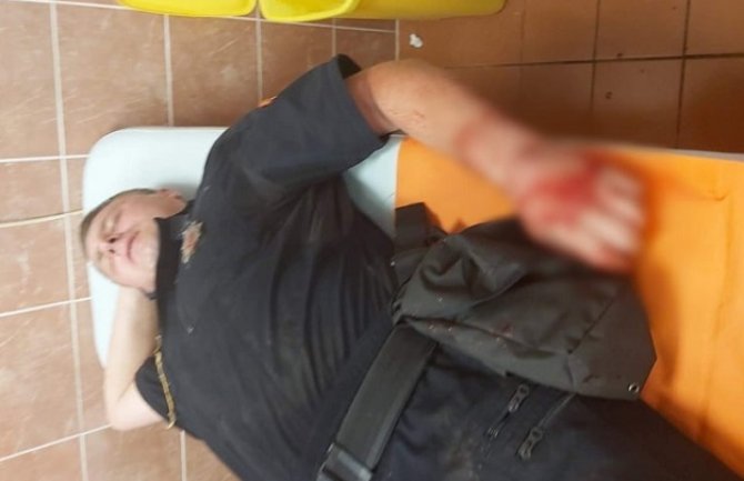 UP:17 osoba privedeno u Budvi, povrijeđen policajac, oštećena zgrada policije i Opštine, polomljen mobilijar (FOTO)