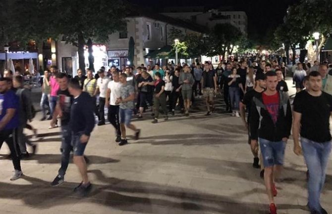 Okupljanje u Nikšiću u znak podrške opoziciji