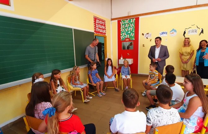 Opština Tivat: Besplatni udžbenici za prva tri razreda