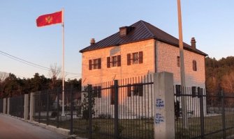CPC: Kamenovan Episkopski dvor u Nikšiću, na meti bila i crnogorska zastava