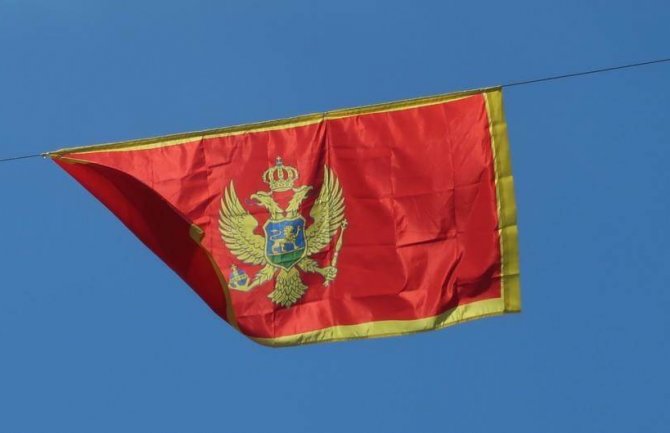 Uhapšen zbog cijepanja crnogorske zastave 
