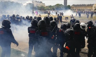 Širom Francuske neredi: Bogati se testiraju, siromašni sukobljavaju sa policijom