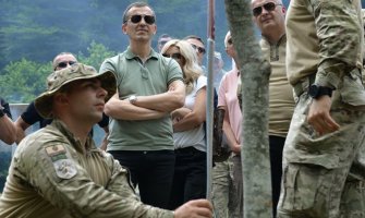 Bošković: Ljudi se javljaju i nude zemlju za vojni poligon