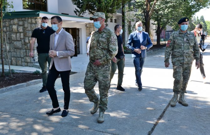 Bošković obišao dvije zgrade u Maslinama: Objekti za Logistički bataljon i Vojnu policiju gotovi prije roka