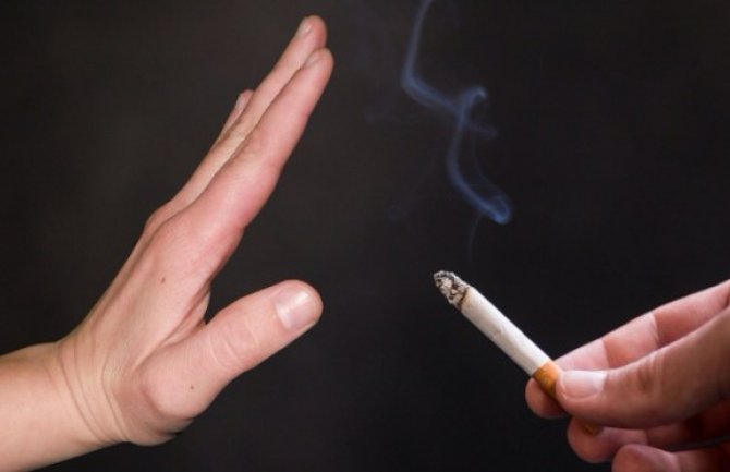 Ko teže ostavlja cigarete, muškarci ili žene?