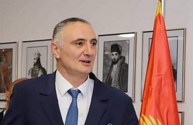 CG da hitno povuče ambasadora sa Kosova