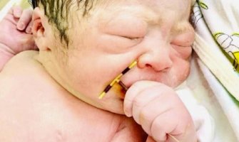 Beba se rodila i raskrinkala majku: Ponijela suvenir sa sobom