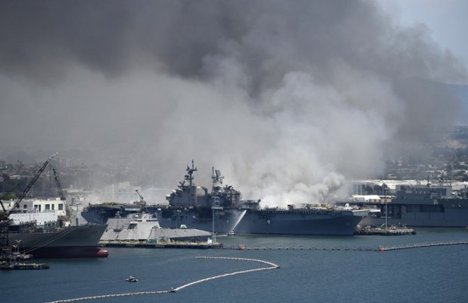 Ugašen požar na brodu američke mornarice, povrijeđeno više od 60 članova posade i civila