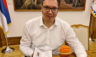 Vučić ponovo student: Upisao Visoku sportsku školu strukovnih studija