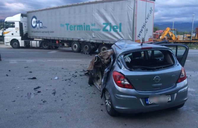 Stravičan udes na putu Nikšić-Podgorica, dva mladića stradala, jedan teško povrijeđen