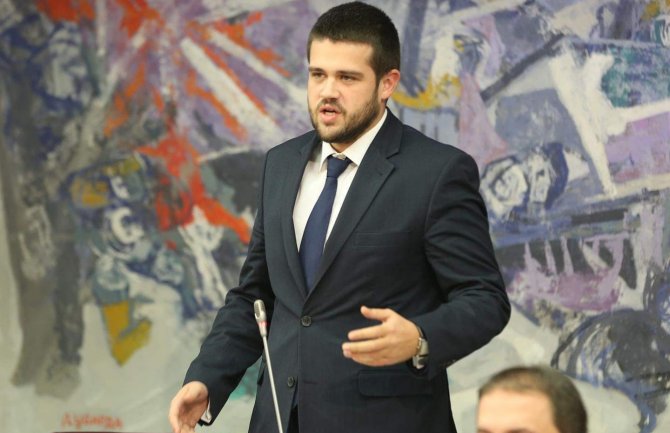 Nikolić: Sumnjamo da je Krivokapić saopštenje pisao pod uticajem opojnih supstanci