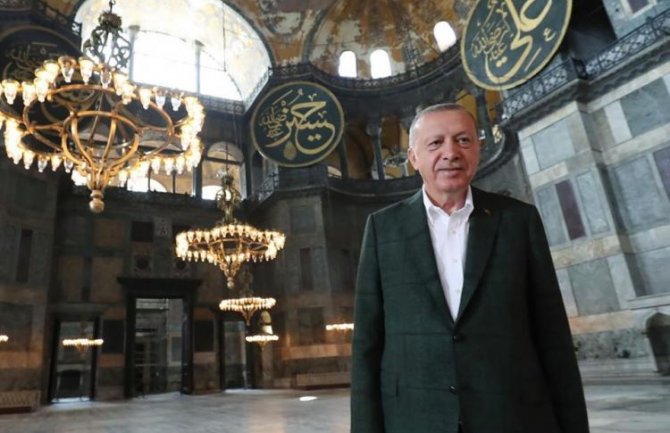 Erdogan u Aja Sofiji posmatrao radove