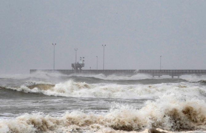 Uragan Hana pogodio Teksas, bez struje ostalo gotovo 300.000 domova