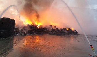 Požar u Centru za reciklažu u Splitu, vatra dostizala visinu od 30 metara