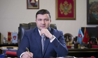 Smolović prekršio zakon: Nije prijavio zajednička primanja njega i supruge, akcije i oružje