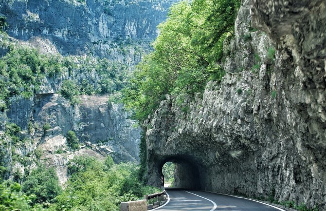 Banka EU investira 40 miliona eura u obnovu 180 km puteva širom Crne Gore