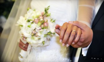 U Engleskoj uvedena nova pravila za vjenčanja: Šestoro ljudi može biti na prijemu