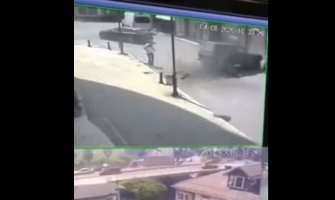 Rožaje: Džipu otkazale kočnice, pokupio pješake sa trotoara (VIDEO)