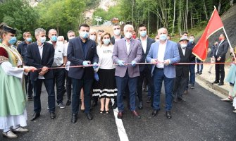Premijer svečano pustio u saobraćaj put od Bistrice do manastira Podvrh(VIDEO)