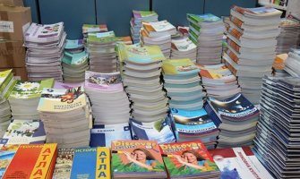 Osnovcima da budu obezbijeđeni besplatni udžbenici kao pomoć roditeljima