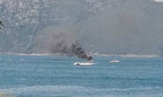 Zapalio se gliser na primorju u Hrvatskoj, putnici izbjegli tragediju skokom u more