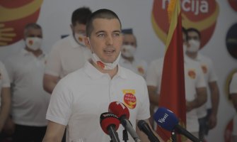 Bečić: Marković obećava da neće biti smanjivanja plata nakon što je prepustio građane stihiji ekonomskog cunamija