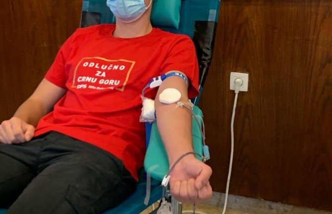 Savjet mladih DPS Danilovgrad organizovao akciju dobrovoljnog davanja krvi