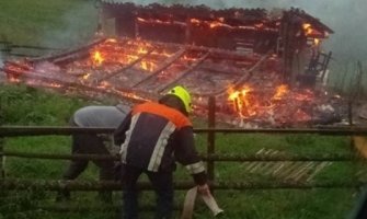 Bijelo Polje: U požaru u potpunosti izgorjela štala 