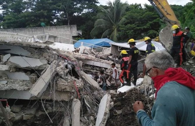Zemljotres pogodio Filipine: Srušene kuče, ljudi zarobljeni, popucali mostovi i putevi