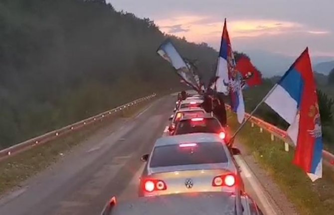 Auto litije iz Novog Sada i Beograda do Kumanice u znak podršle litijama u CG
