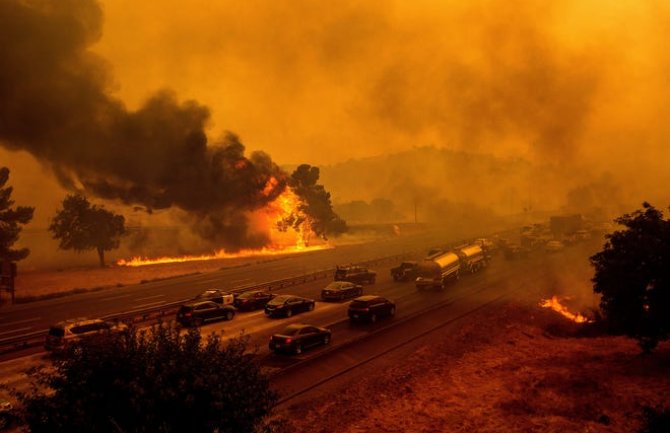 Kalifornija: Zbog šumskih požara evakuisano 60.000 ljudi