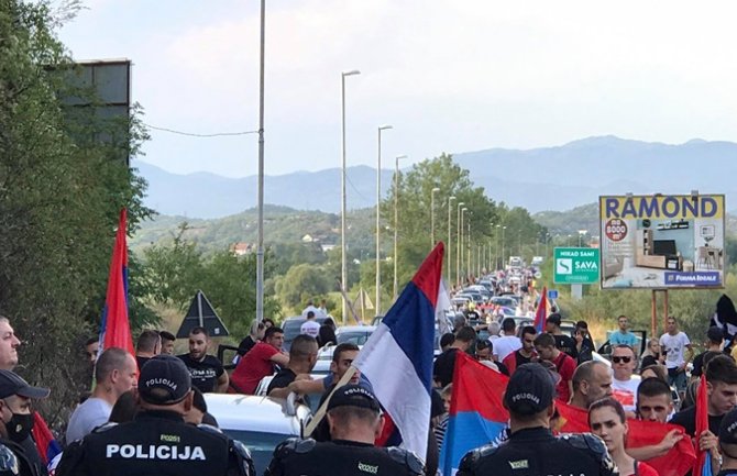 Nikšićanka ogorčena zbog jučerašnje blokade magistrale: Teško povrijeđenog brata Hitna pomoć vozila alternativnim putem