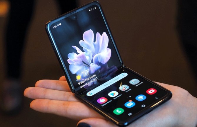 Kompanija Samsung priprema prvi preklopni telefon 
