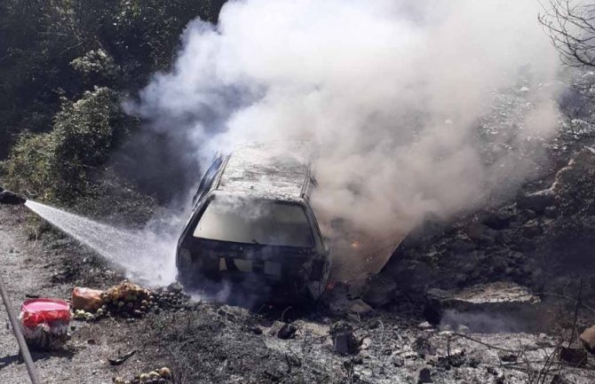 Podgorica: Automobil udario u stijenu i izazvao požar, povrijeđenih nema