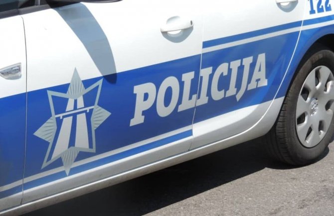 Herceg Novi: Vozilo udarilo u stub, stradao mladić, povrijeđena djevojka