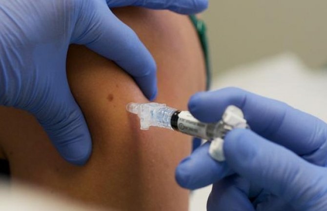 Farmaceutske kompanije testiraju vakcine protiv korone na odraslim osobama
