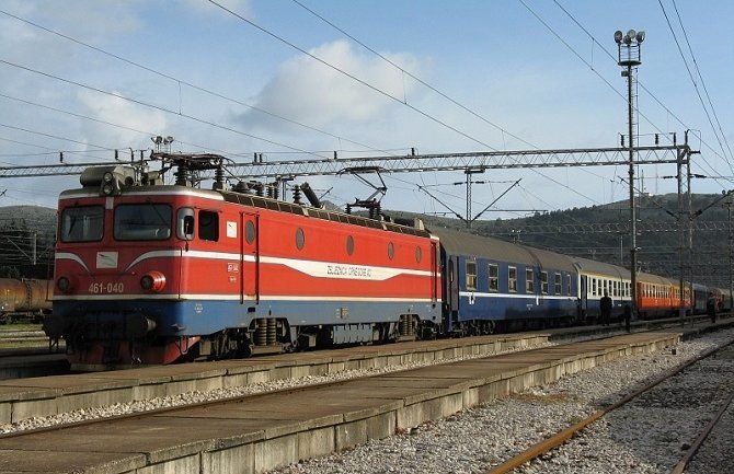 Zbog odrona između Brodareva i Vrbnice, u prekidu željeznički saobraćaj