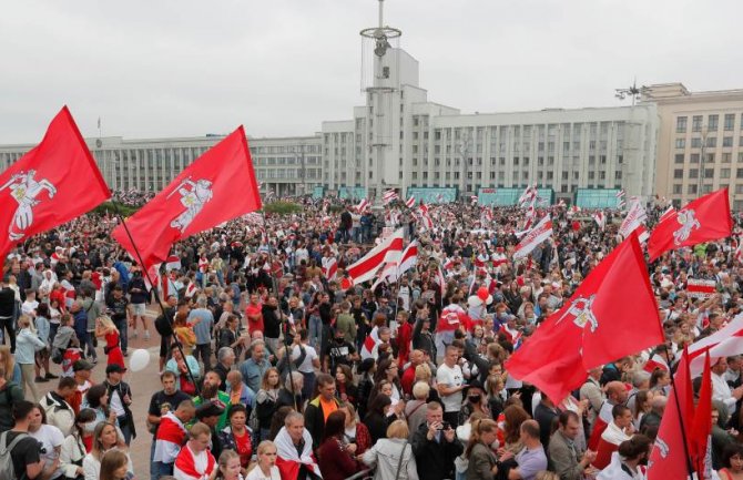 Hiljade ljudi na ulicama Bjelorusije: Zahtijevali oslobođenje liderke opozicije Marije Kolesnikove
