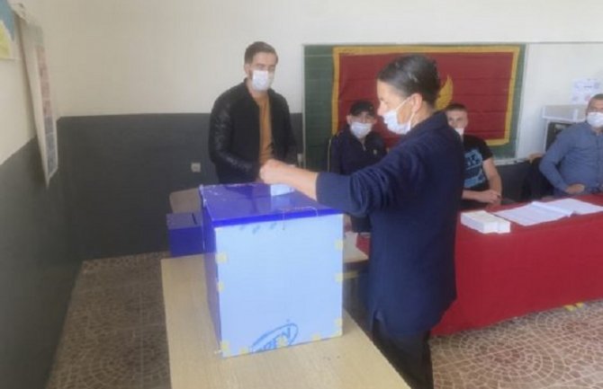 Do 9 sati u Petnjici izašlo 28 birača