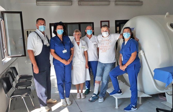 Umjesto amputacije mladom Novljaninu spasili nogu u baro komori Bolnice Meljine: Danas može da vozi auto