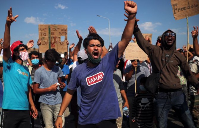 Protesti migranta na Lezbosu, traže da uđu u kontinentalni dio Grčke