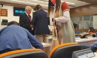 Ivanović na sjednicu budvanskog parlamenta došla u crnogorskoj nošnji