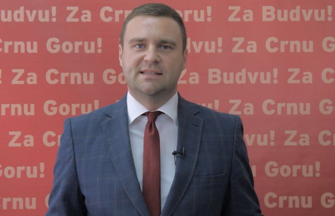 Gvozdenović: Radović da obezbijedi platu za zaposlene u lokalnoj samoupravi, građani ne žive od politike