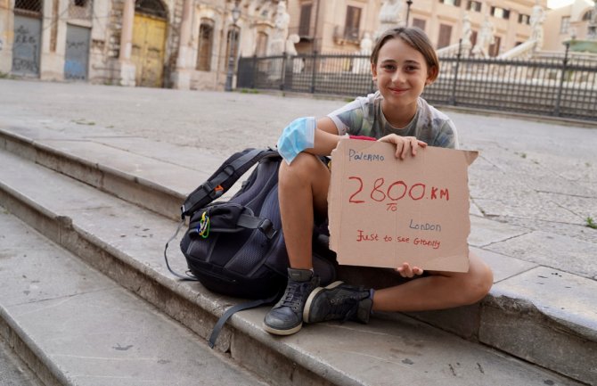 Desetogodišnji dječak prešao 2.800 kilometara pješke da bi vidio baku