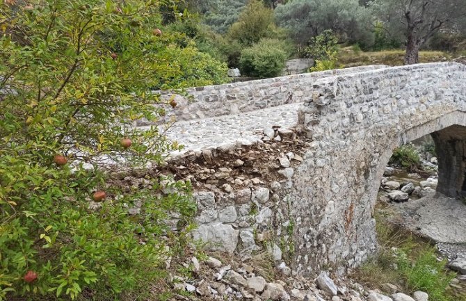 Nakon velikog nevremena oštećen most u Starom Baru 
