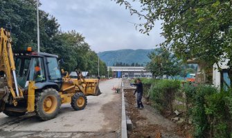 Berane: Počeli radovi na rekonstrukciji ulice prema stadionu, postavljaju se trotoari i ivičnjaci
