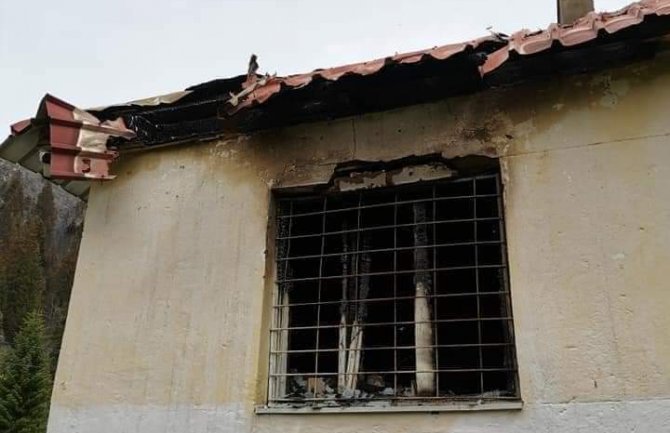 Rožaje: Škola nakon požara nije adaptirana, djeca na nastavu idu u ambulantu